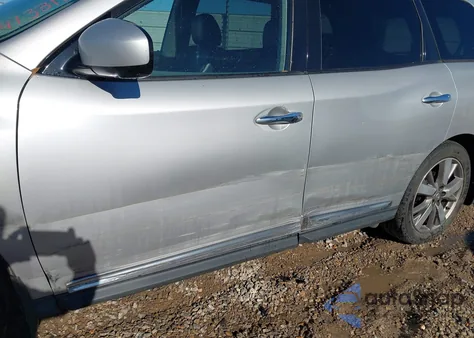 2015 Nissan Pathfinder Platinum z USA, uszkodzony, nr VIN 5N1AR2MN0FC620958